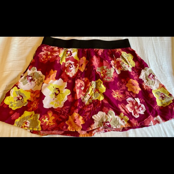 SO Dresses & Skirts - SO Multi Color Floral Elastic Waistband size Large Mini Skirt 100% Cotton